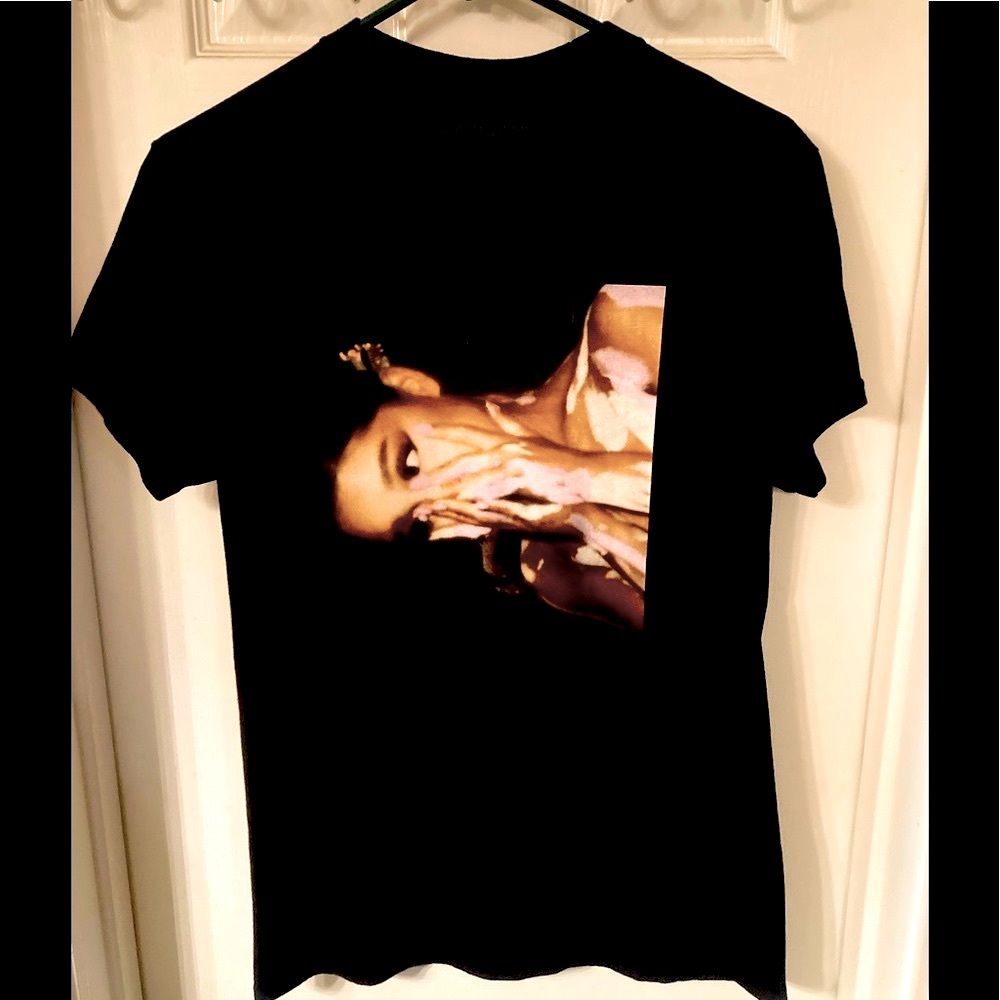 Ariana Grande God is a Woman T-Shirt Music Black Sz Medium concert tour (37)